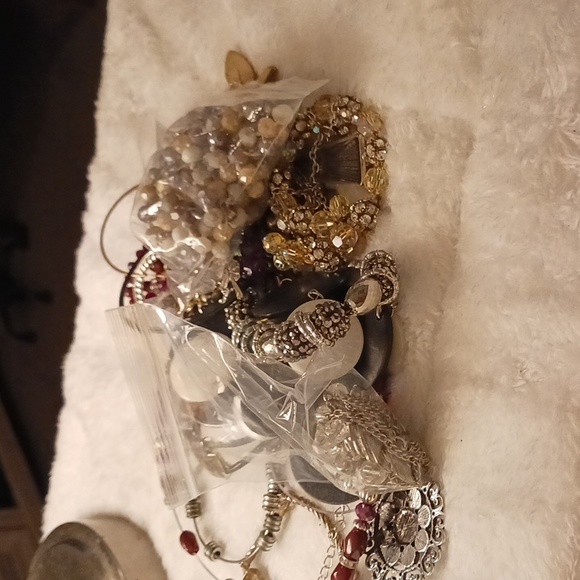 DIY Mystery Jewelry Box Lot  Box #4 B2 0095  20 oz - Picture 2 of 5